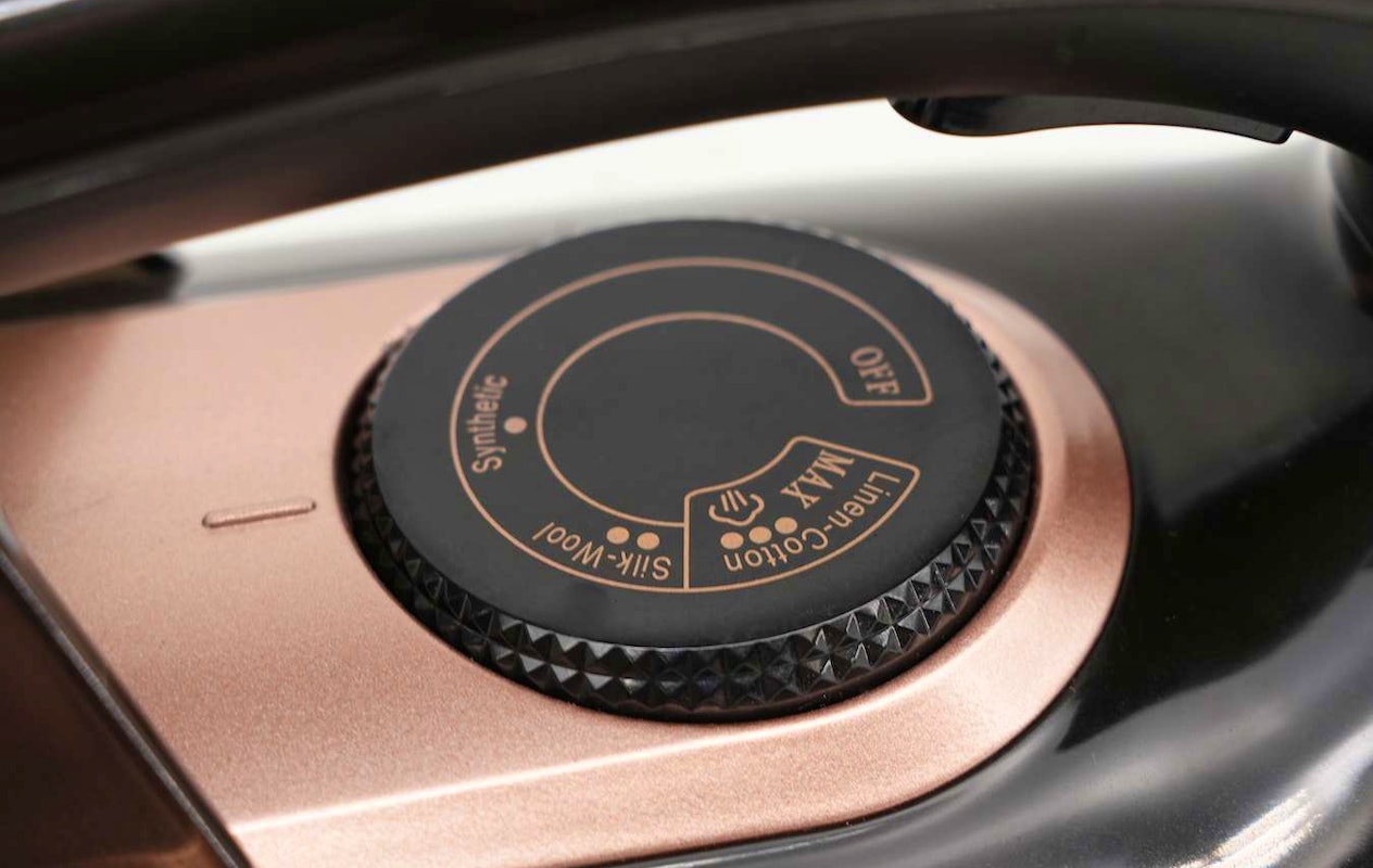 Hyundai Electronics - Fer à repasser à vapeur - 2600 W
