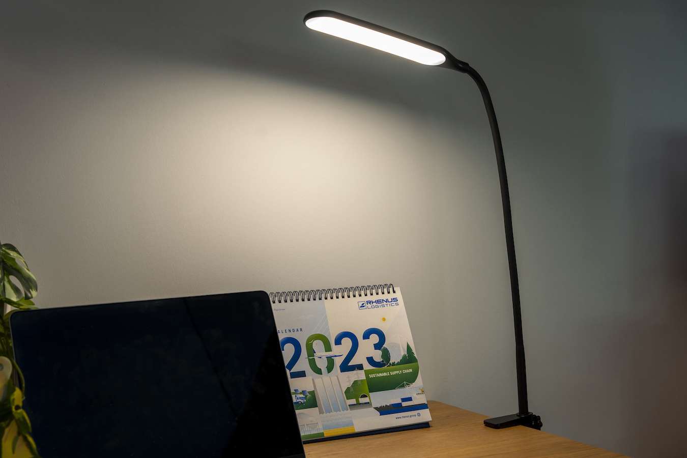 Hyundai Lighting - Luxe LED Bureaulamp - dimbaar, kantelbaar en met verstelbare klem