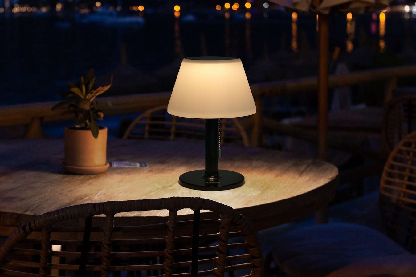 Hyundai Lighting tafellamp Century op zonne-energie of kabel