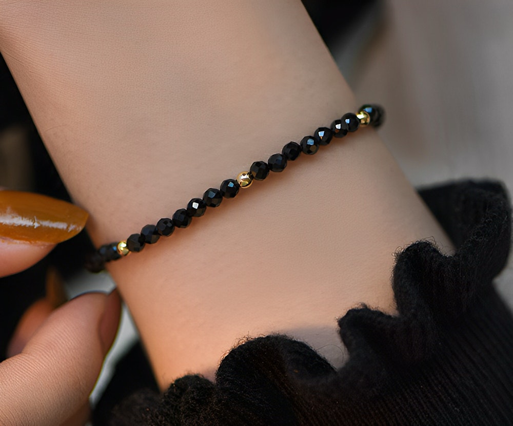 Natuurstenen kralenarmband met 18k goudkleurige kralen