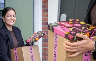 Een vrolijk tegeltuintje met 25 bloembollen