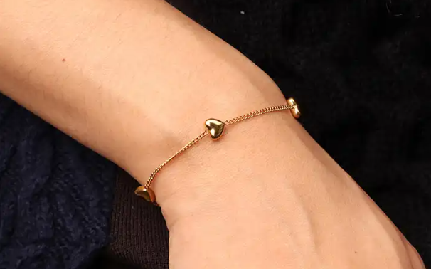 Armband verguld goud met hartjes