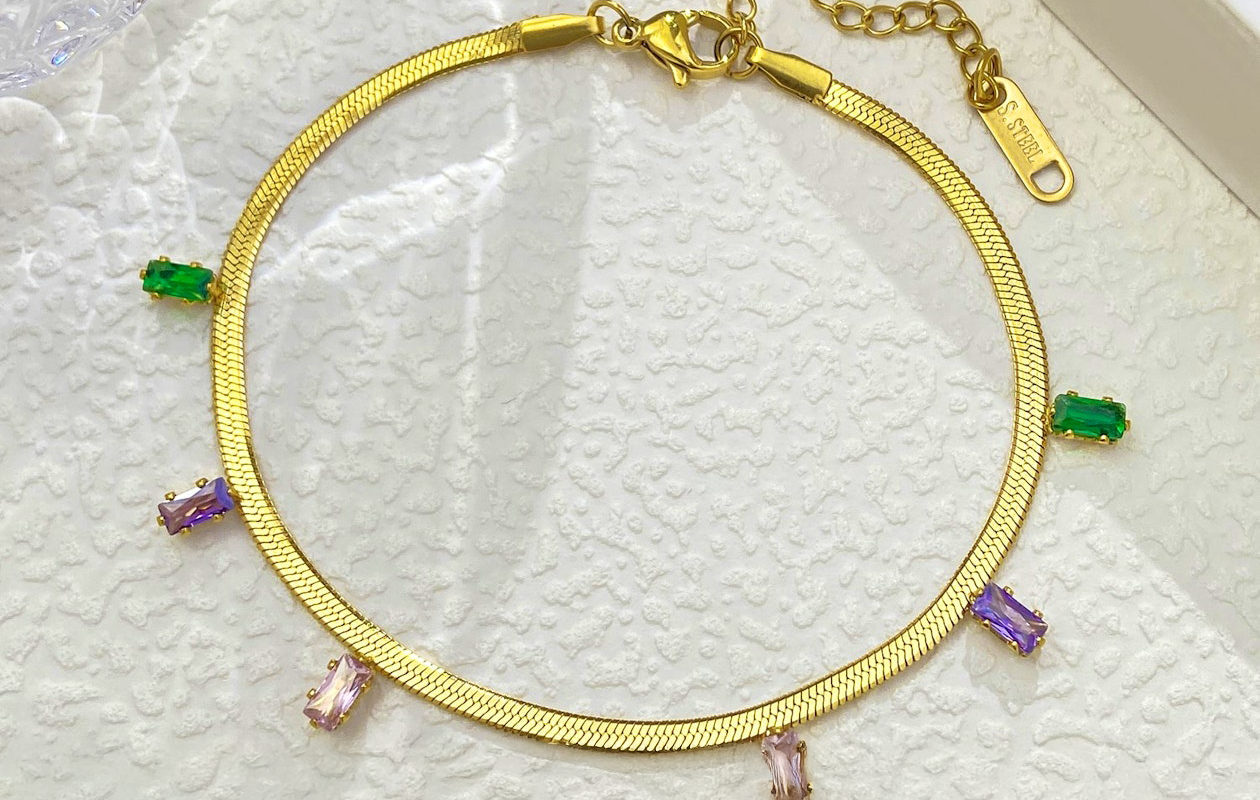 Bracelet en or avec diamants colorés