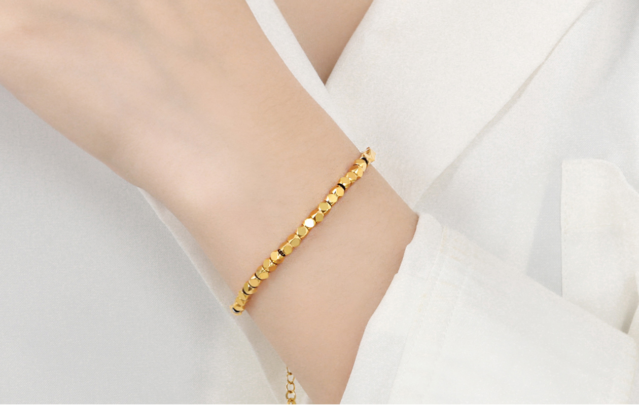 Hippe armband met hexagonale schakels