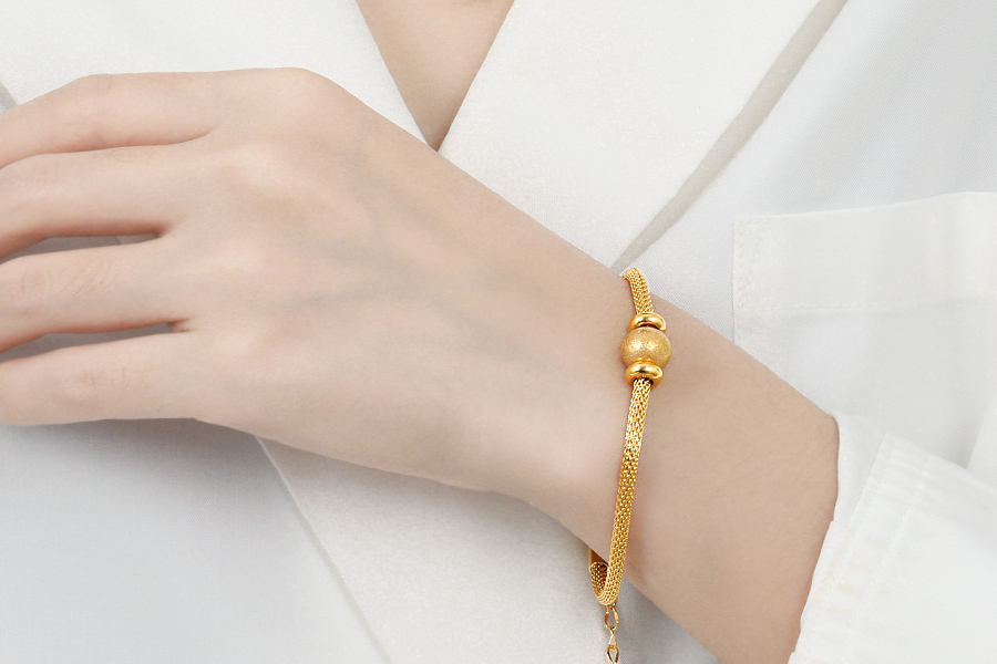 Stijlvolle goudkleurige armband met luxe afwerking