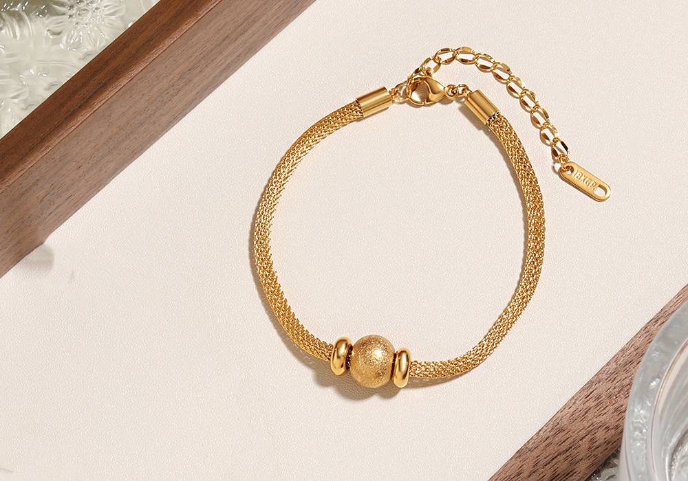 Stijlvolle goudkleurige armband met luxe afwerking