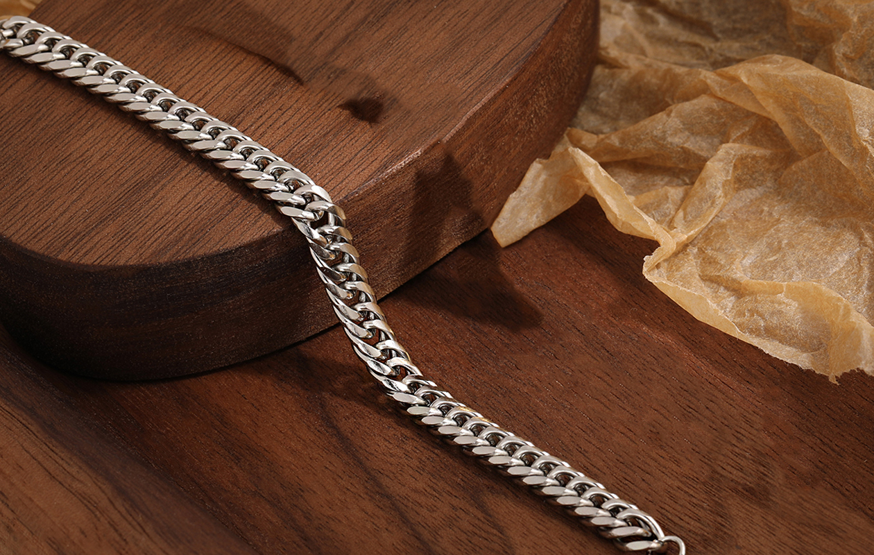 Bracelet Argenté au Design de Maillons