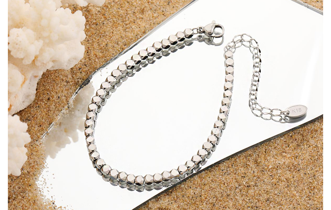 Zilverkleurige armband met hexagonale schakels