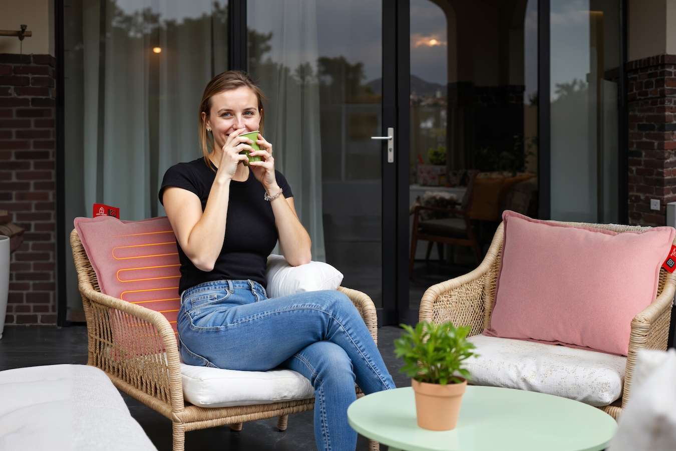 Feel Home - Verwarmend Kussen met Power bank