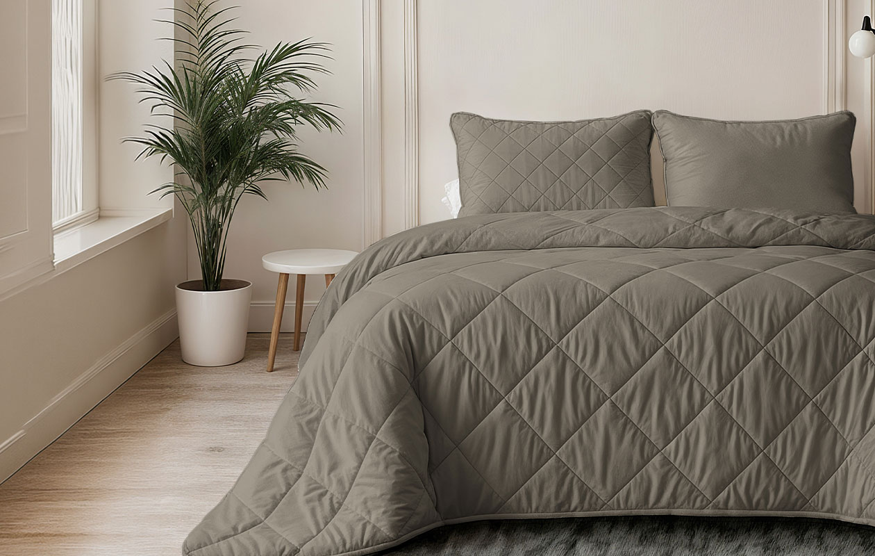 Lazy Dekbed Uni Taupe/Grijs 240 x 200 Met Kussenslopen