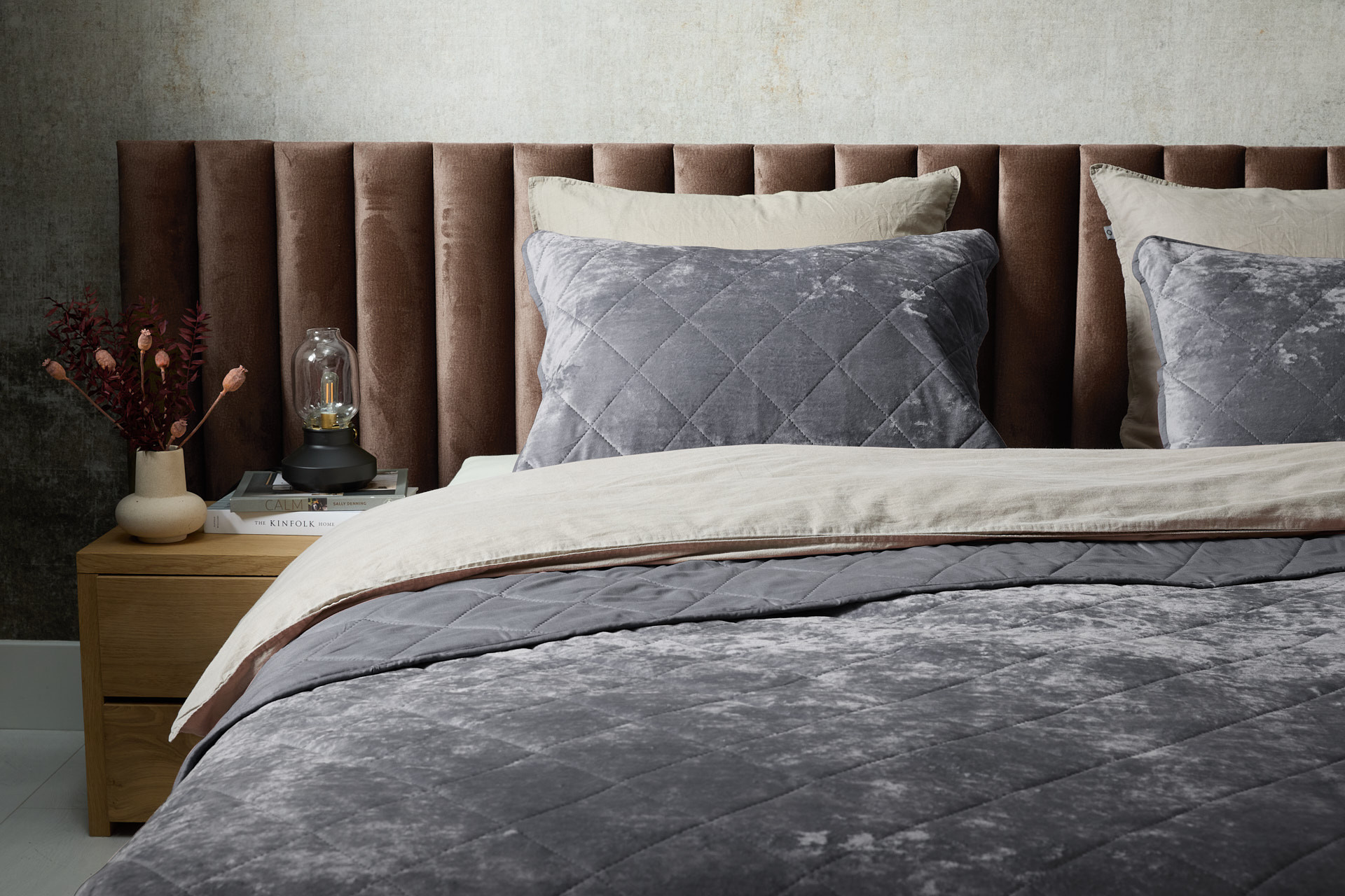 SleepMed Luxe bedsprei velvet incl. 2 slopen - Grijs - 240 x 220 cm