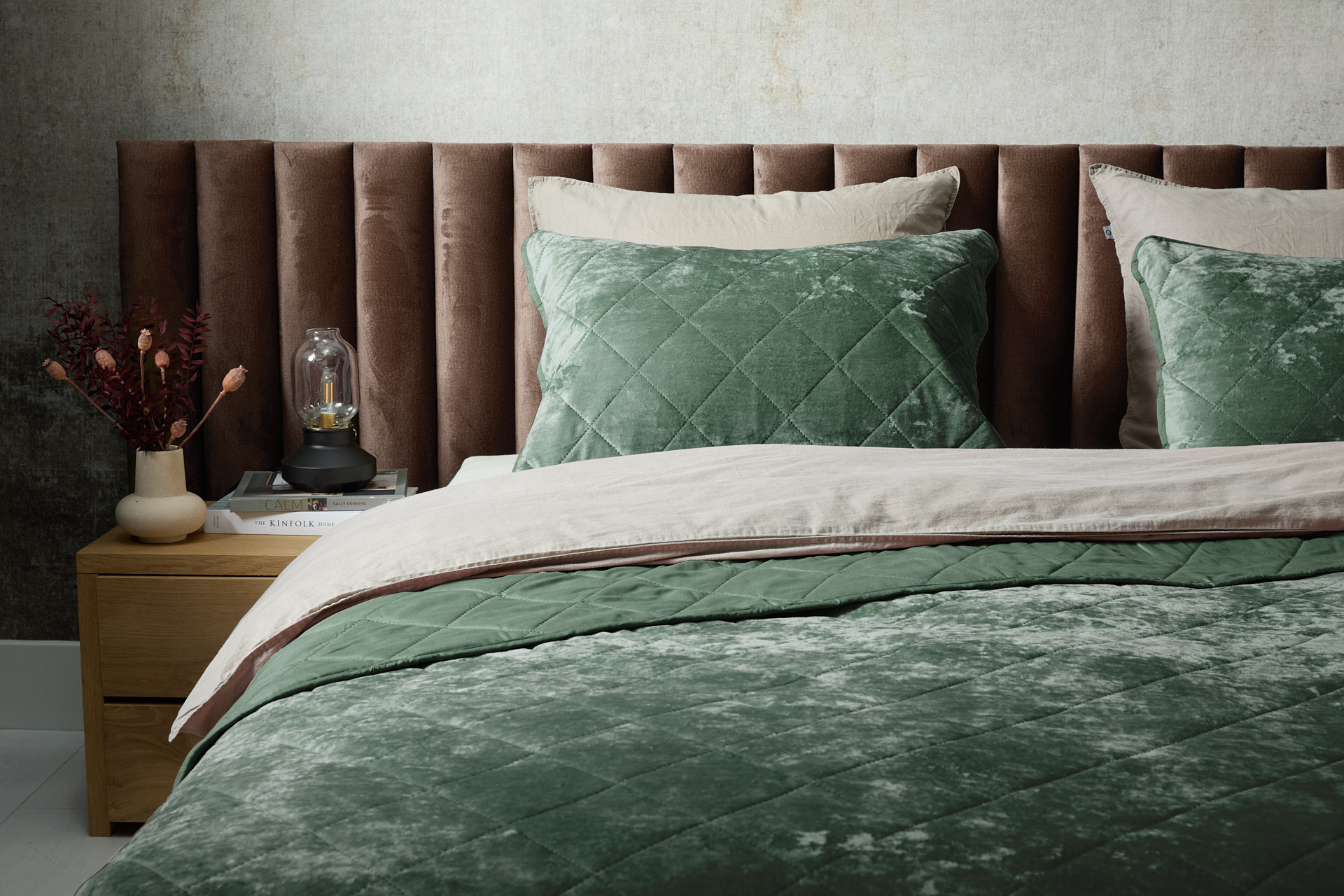 SleepMed Luxe bedsprei velvet incl. 2 slopen - Mosgroen - 240 x 220 cm