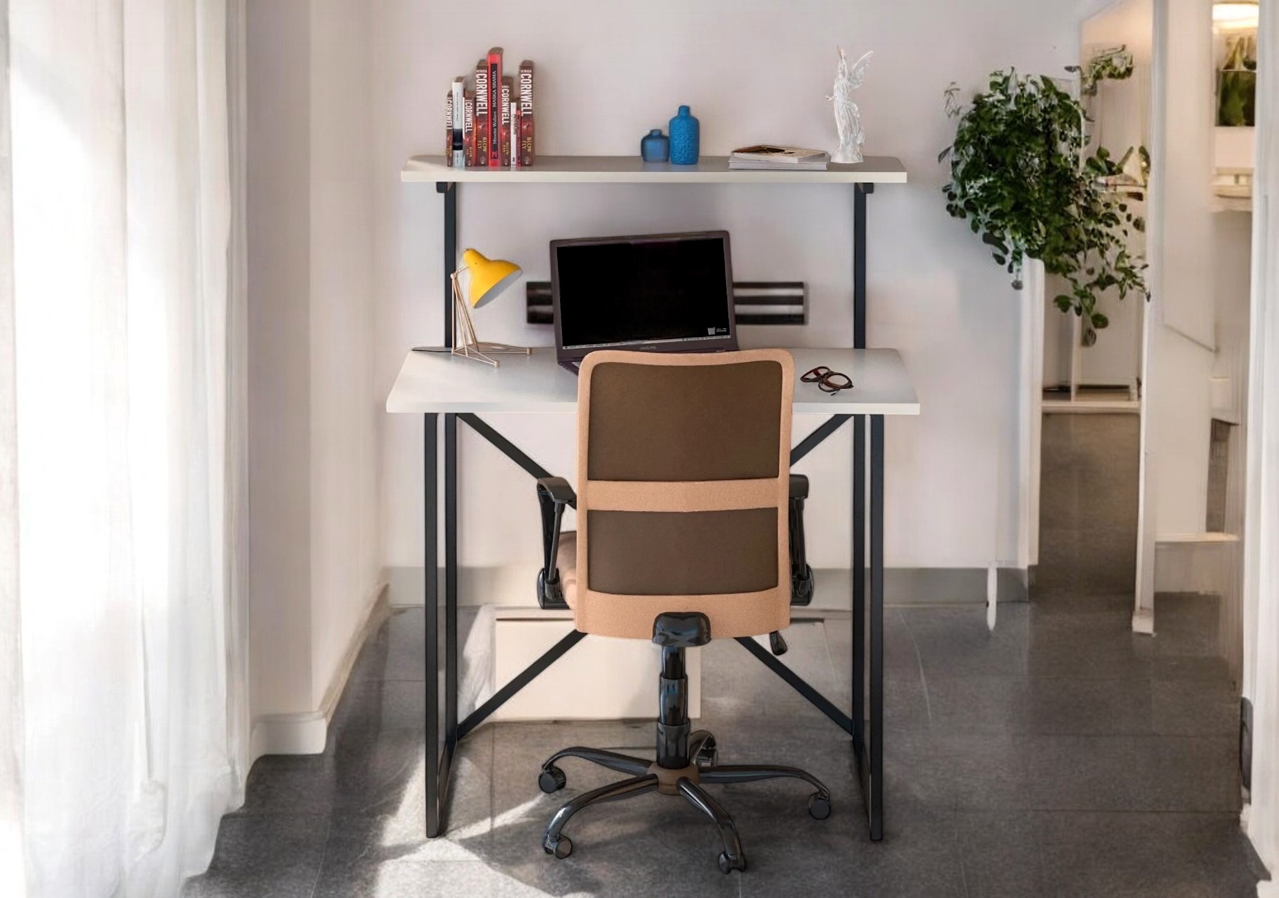 Bureau Élégant avec Étagère Intégrée