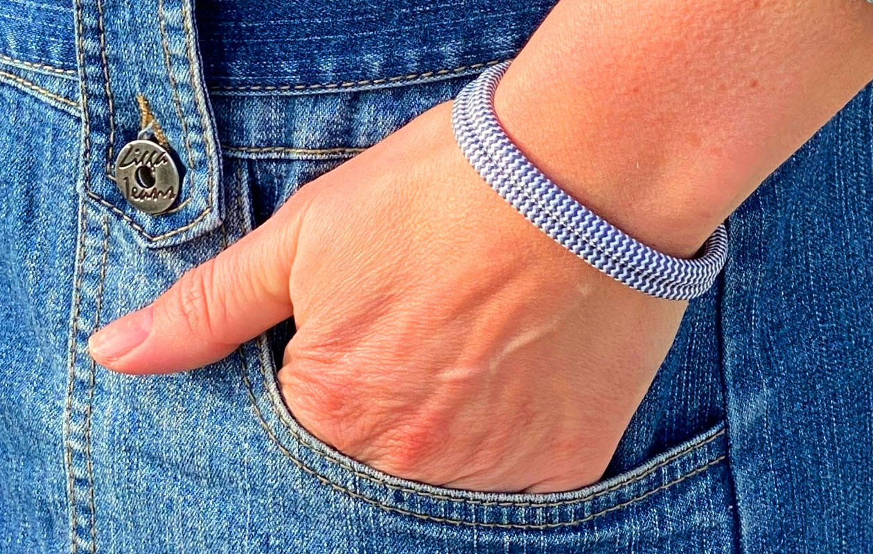 Touw armband magnetisch blauw - wit 20,5cm