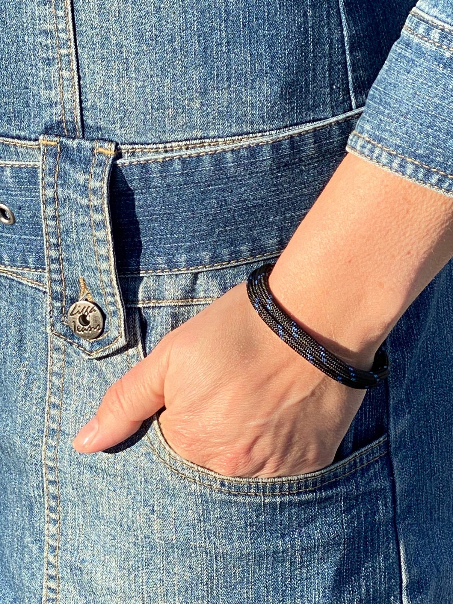 Touw armband zwart - blauw 21.5cm