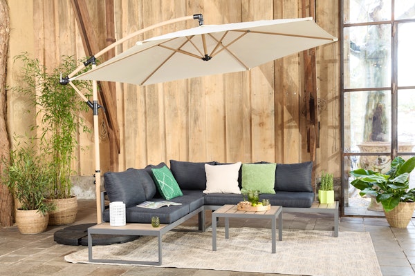 Hangende parasol met houtlook incl. hoes