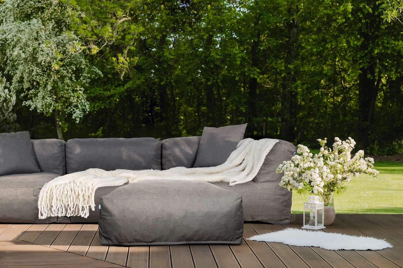 Feel Furniture - Binnen en Buiten bank - Odin - 4 Persoonsbank - Grijs - Met Hocker