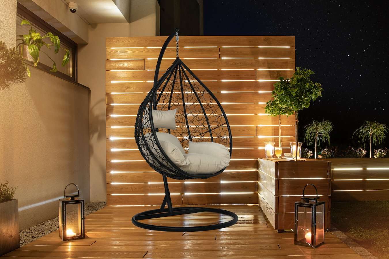 Hangstoel met kussen van Feel Furniture