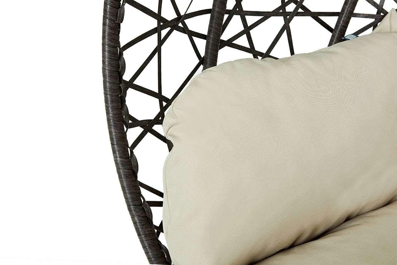 Hangstoel met kussen van Feel Furniture