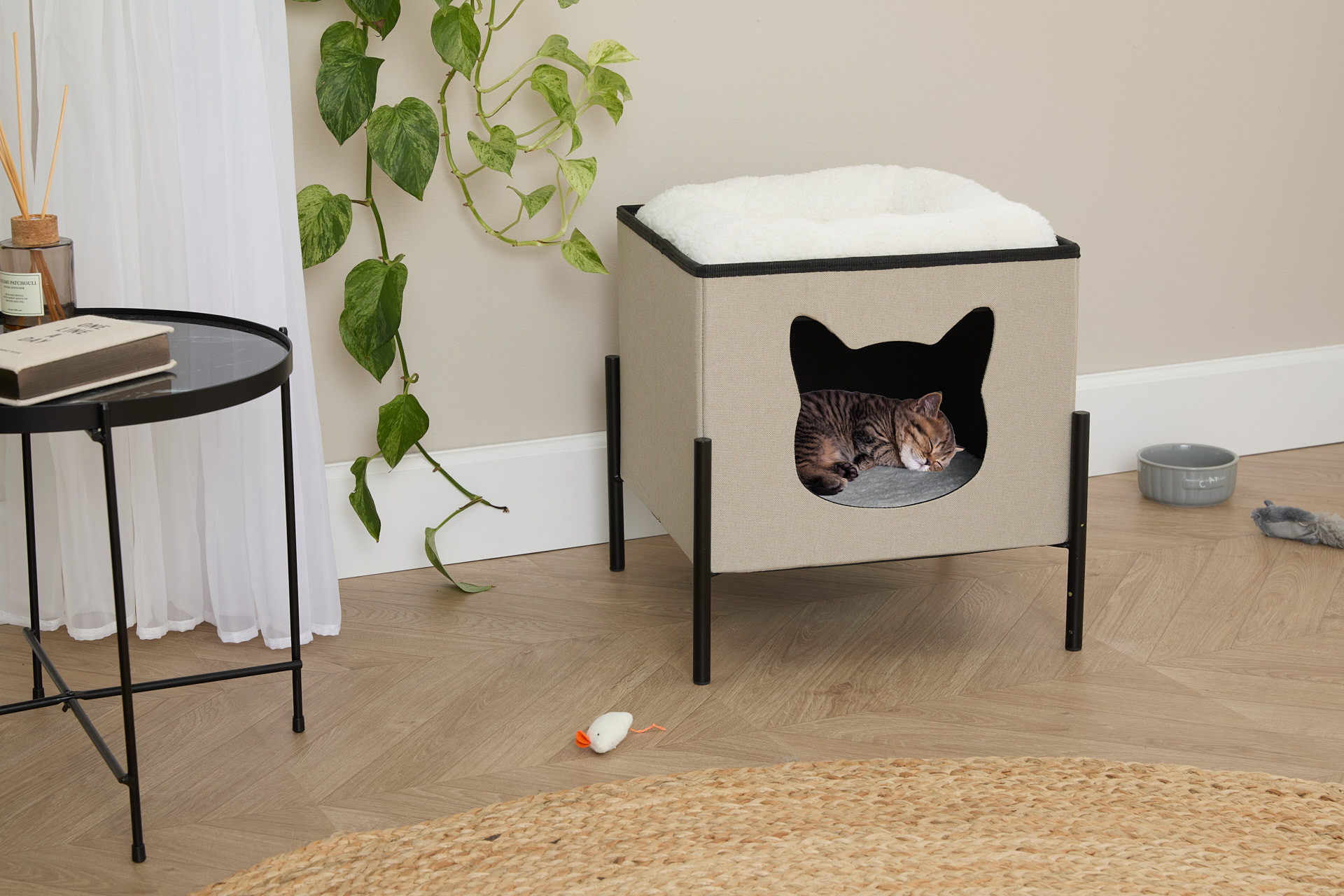 Lifa Living Kattenhuis op pootjes met ligkussen