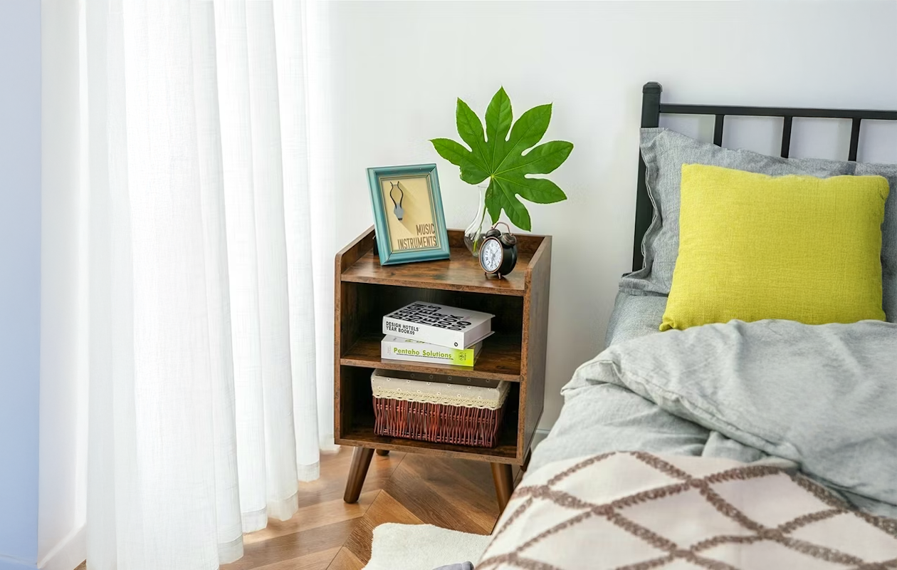 Parya nachtkastje/bijzettafel hout 