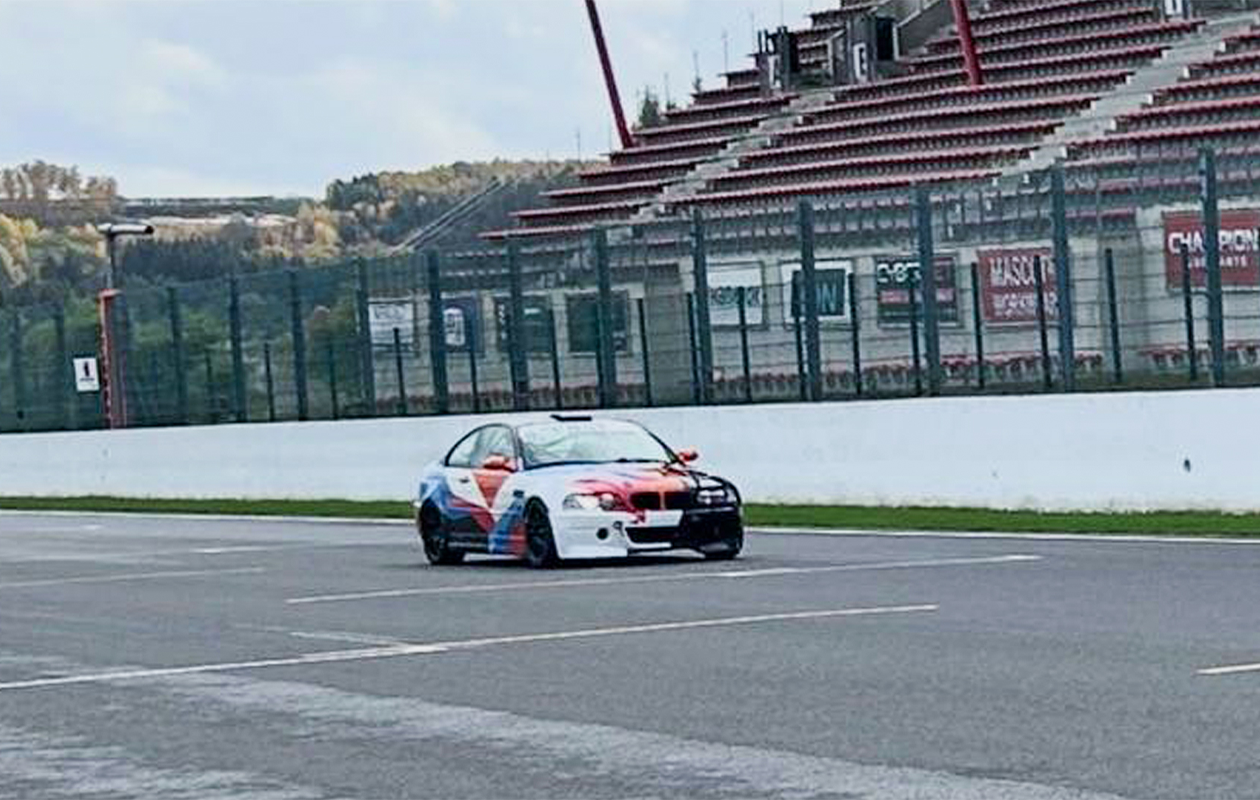 Radio 10 voor Alpe d’HuZes: Racen in een BMW op het circuit van Spa Francorchamps (2p.)