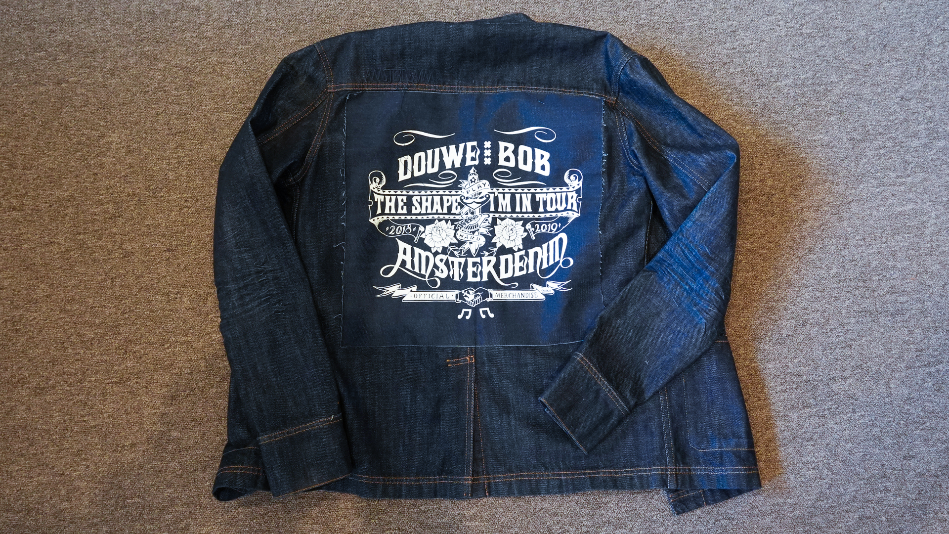 Radio 10 voor Alpe d’HuZes: limited edition Douwe Bob-spijkerjack 
