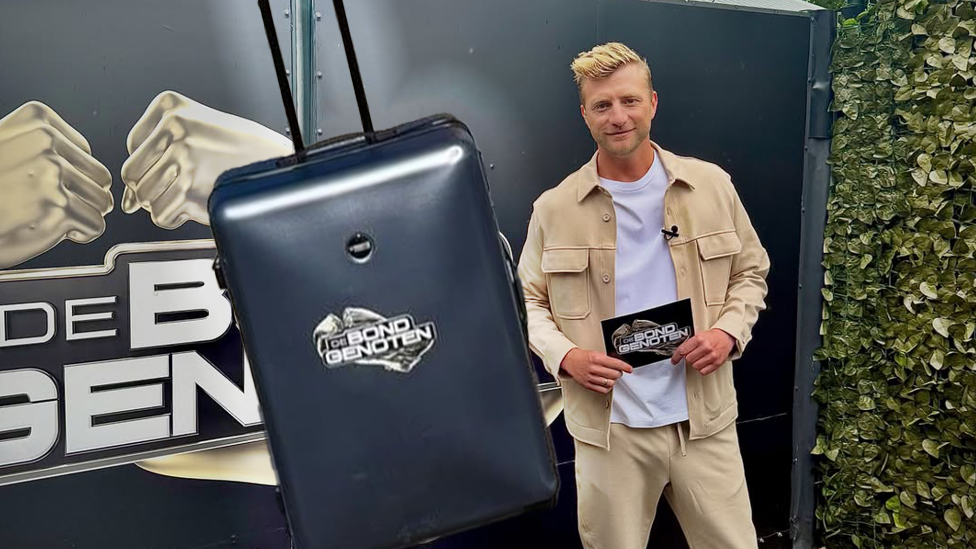 Radio 10 voor Alpe d’HuZes: gesigneerde koffer van De Bondgenoten 