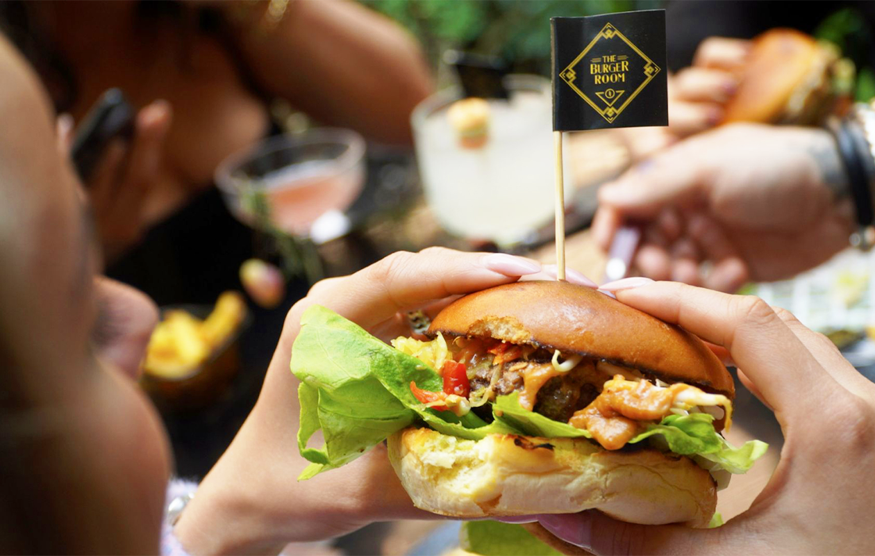 Radio 10 voor Alpe d’HuZes: Bedenk exclusieve burger met jouw naam in The Burger Room + diner 