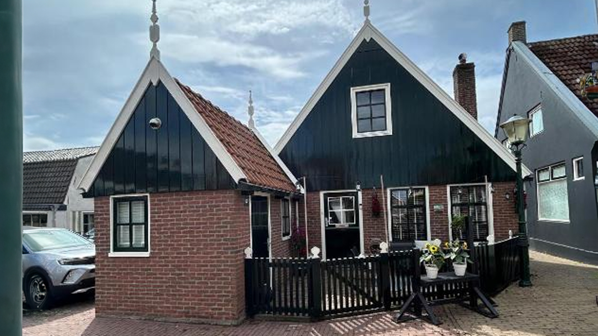 Radio 10 voor Alpe d’HuZes: nachtje weg in Urk met cafébezoek met Urker Tweeling Gerda (2p) 