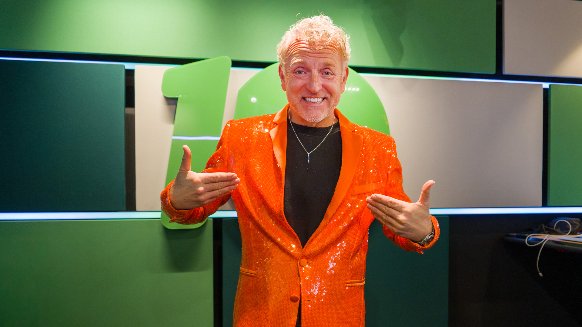 Radio 10 voor Alpe d’HuZes: Uniek Toppers-jasje van Gordon 