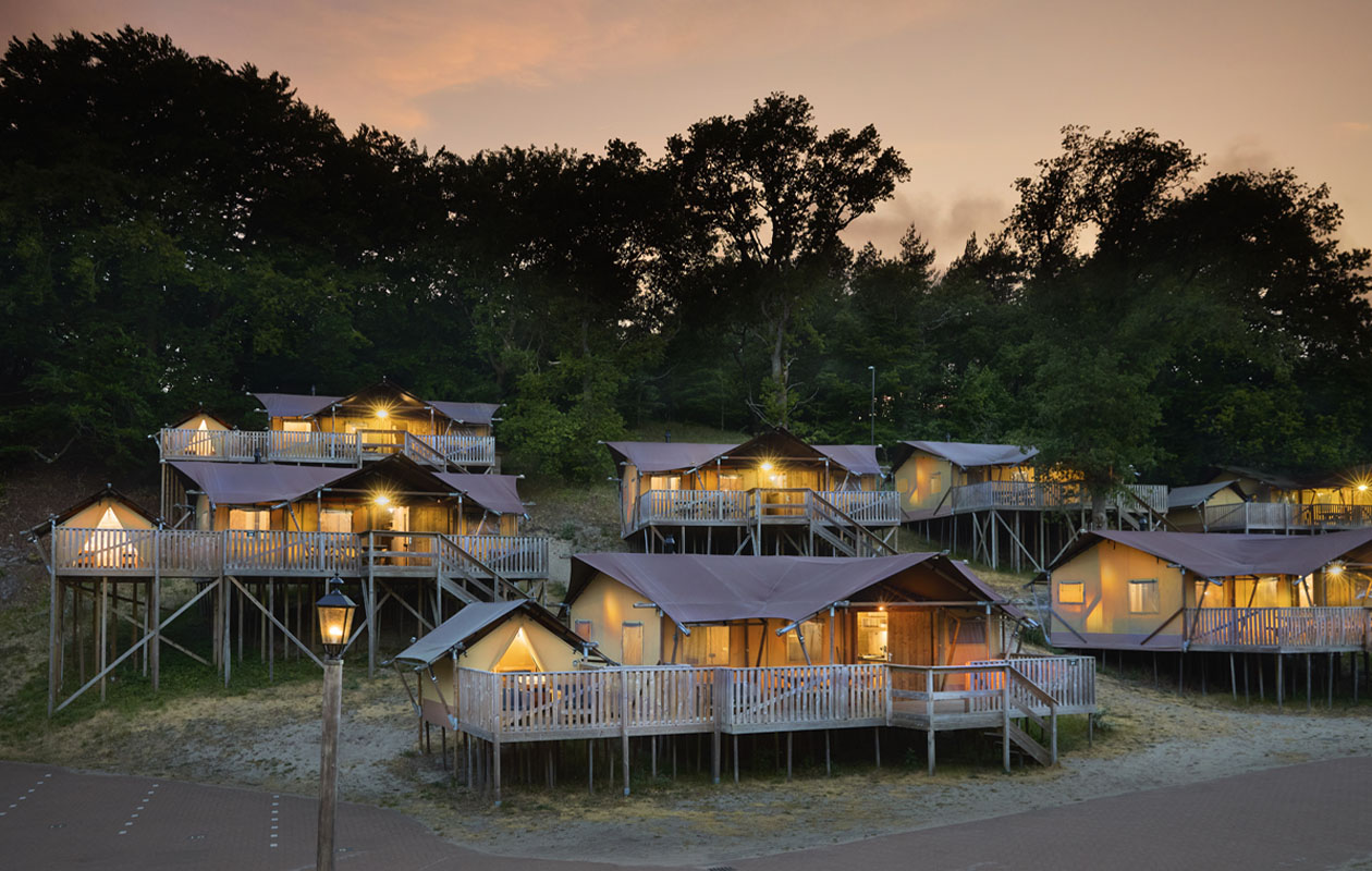 Verblijf in een 8-persoons Luxe Lodgetent op Vakantiepark Duinrell