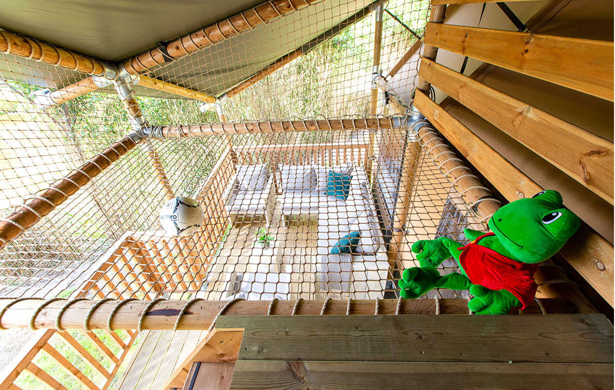 Verblijf in een 7-persoons Ranger Lodgetent op Vakantiepark Duinrell