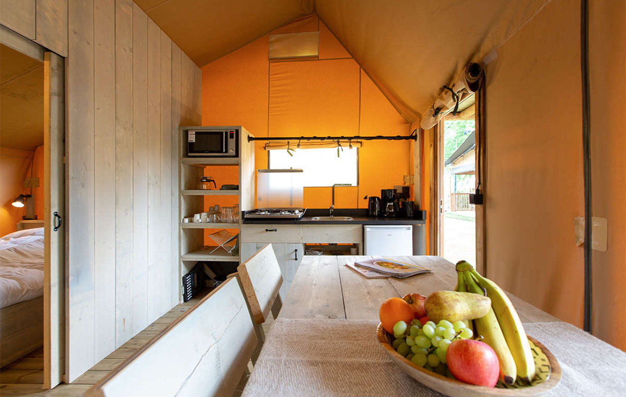 Verblijf in een 7-persoons Ranger Lodgetent op Vakantiepark Duinrell