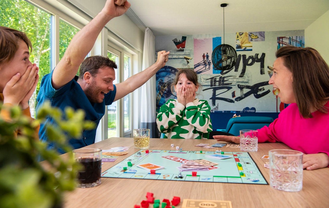 Verblijf 1 nacht in Walibi Village in een 4-persoons bungalow