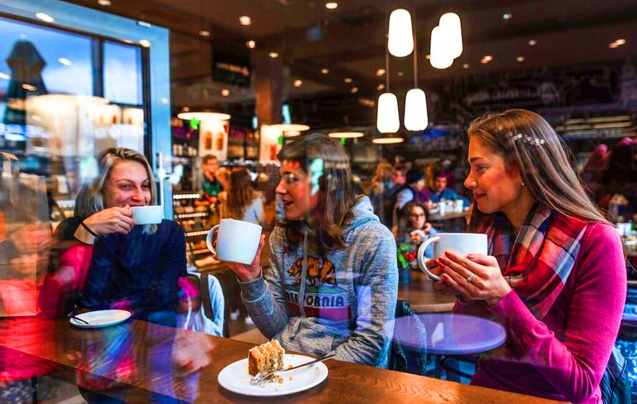 VIP Day Pass + koffie/thee bij Batavia Stad Fashion Outlet (2p.)