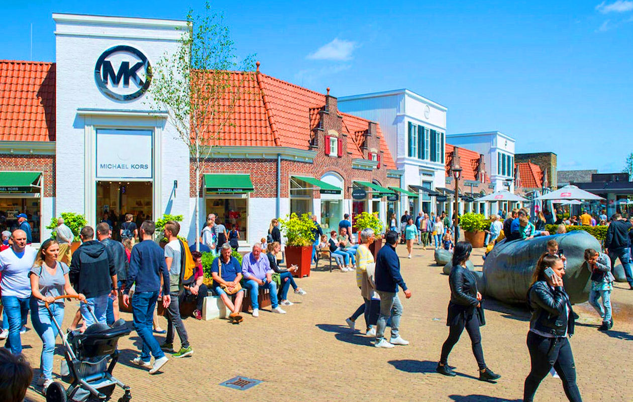 VIP Day Pass + koffie/thee bij Batavia Stad Fashion Outlet (2p.)