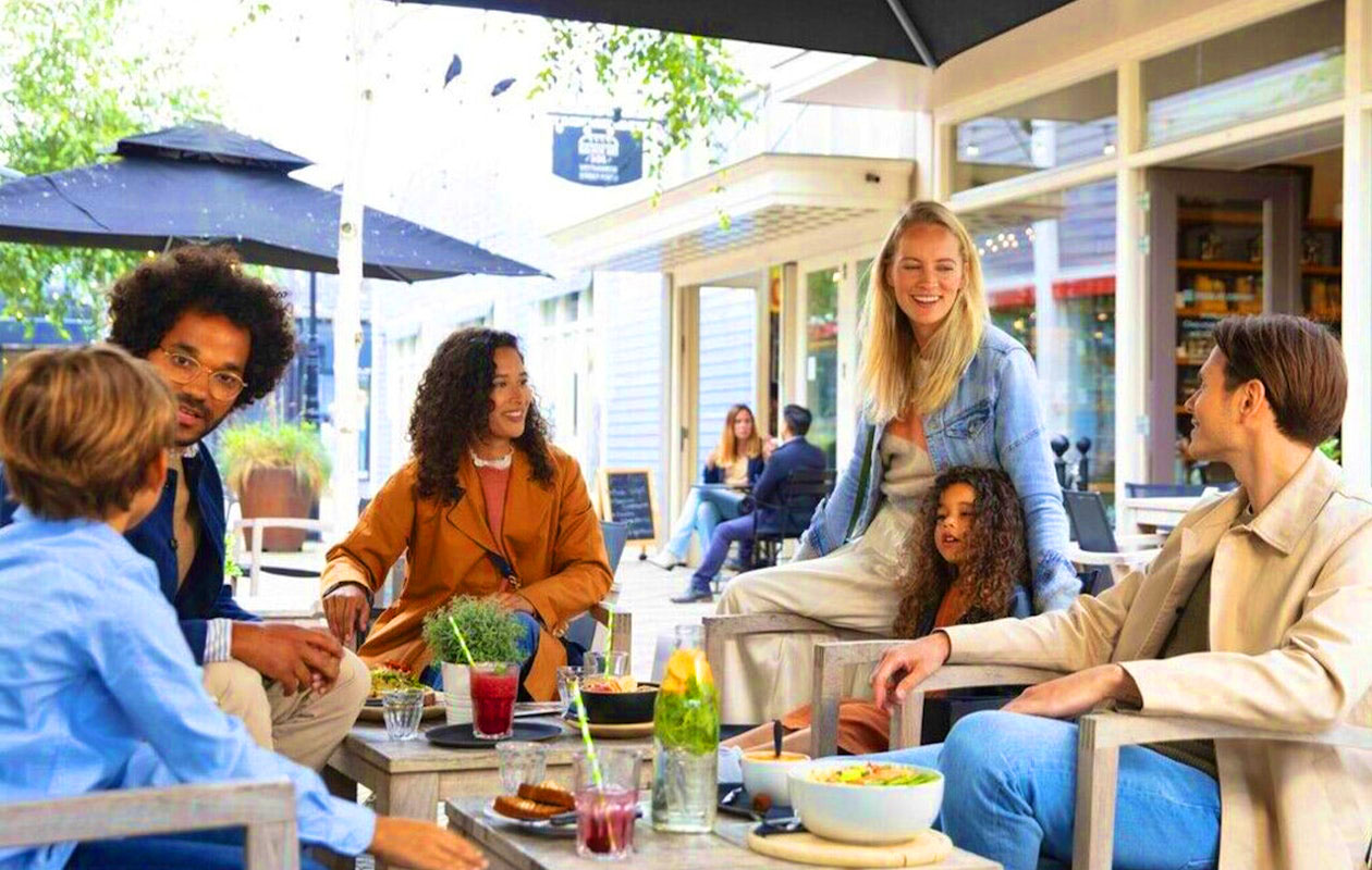 VIP Day Pass + koffie/thee bij Batavia Stad Fashion Outlet (2p.)