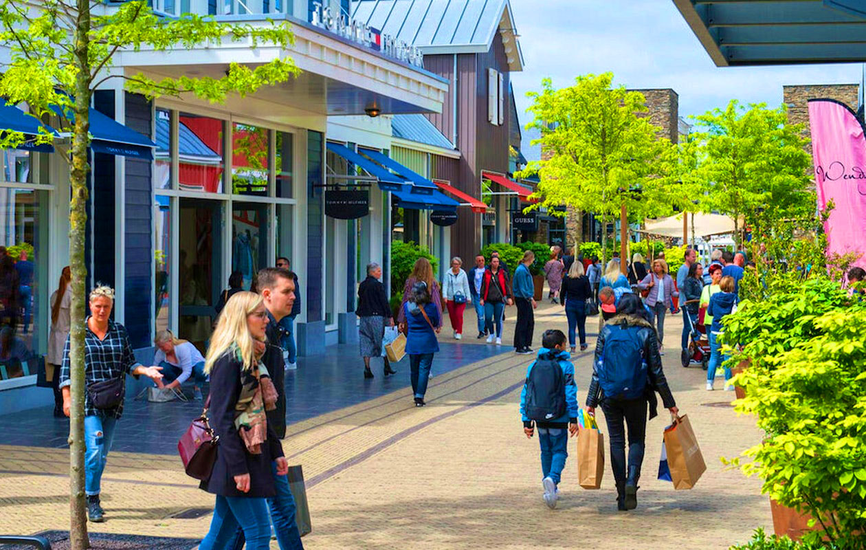 VIP Day Pass + koffie/thee bij Batavia Stad Fashion Outlet (2p.)