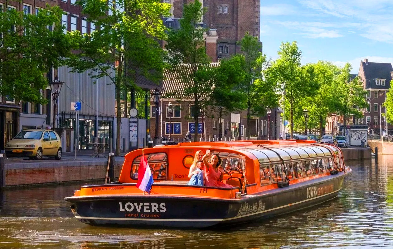 Rondvaart door Amsterdam met LOVERS Canal Cruises (2p.)